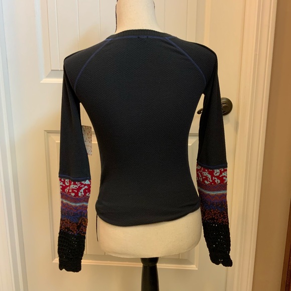 NEW XS Free People thermal, black with crochet arm - Picture 4 of 10